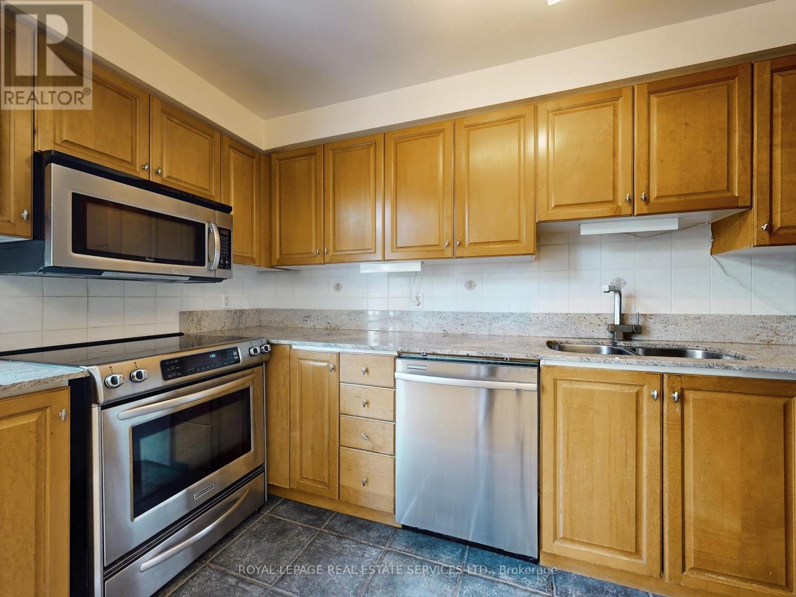 303 - 1 Deer Park Crescent, Toronto, Ontario  M4V 3C4 - Photo 16 - C12736110