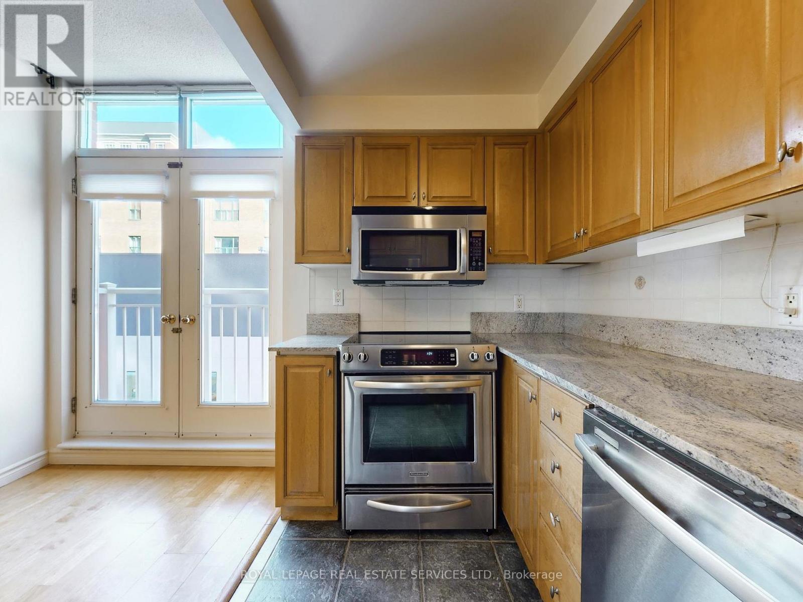 303 - 1 Deer Park Crescent, Toronto, Ontario  M4V 3C4 - Photo 17 - C12736110