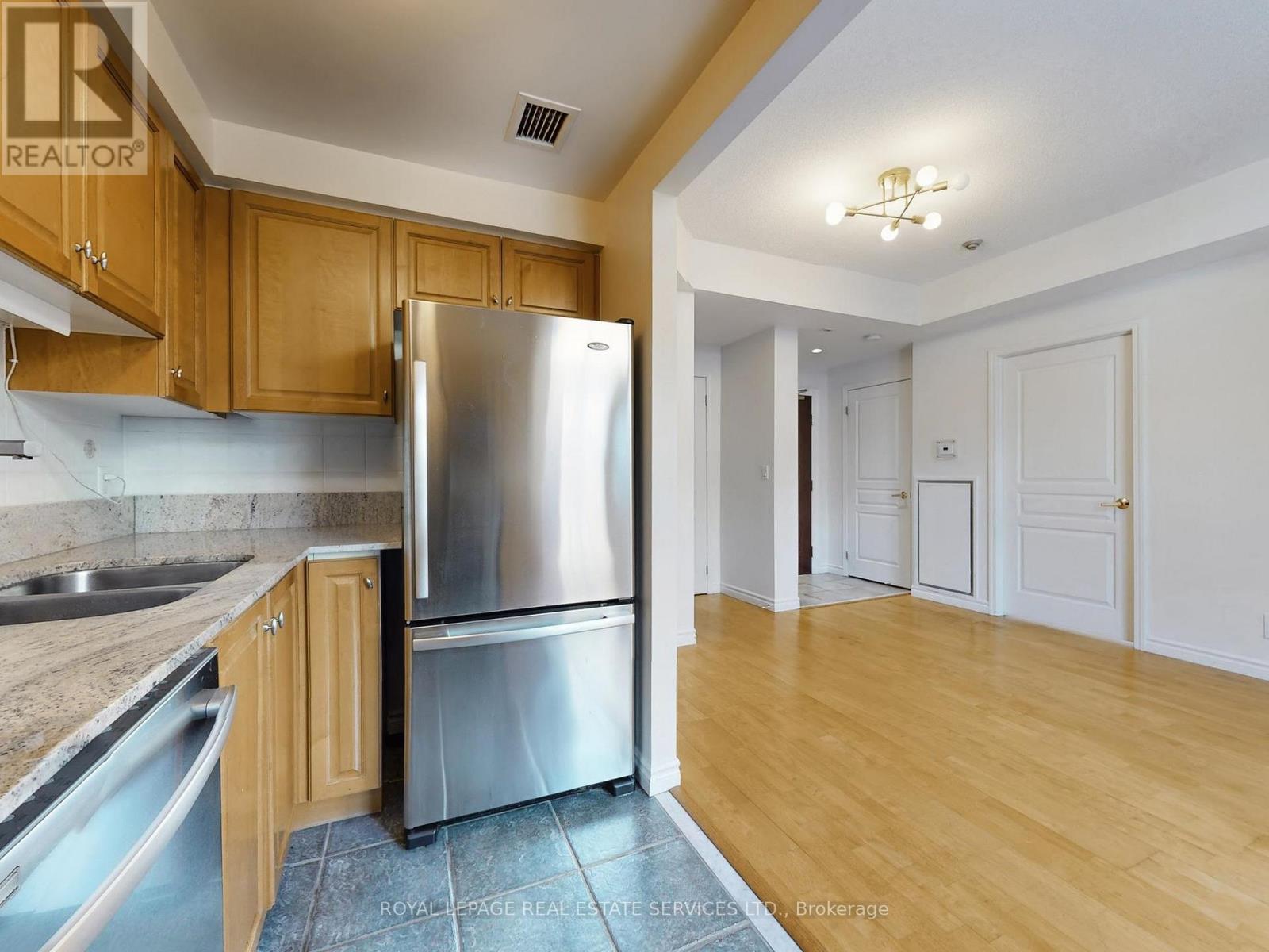 303 - 1 Deer Park Crescent, Toronto, Ontario  M4V 3C4 - Photo 19 - C12736110