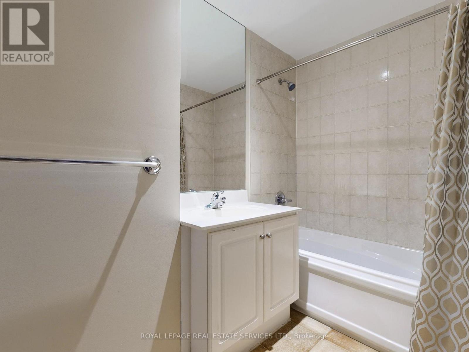 303 - 1 Deer Park Crescent, Toronto, Ontario  M4V 3C4 - Photo 22 - C12736110