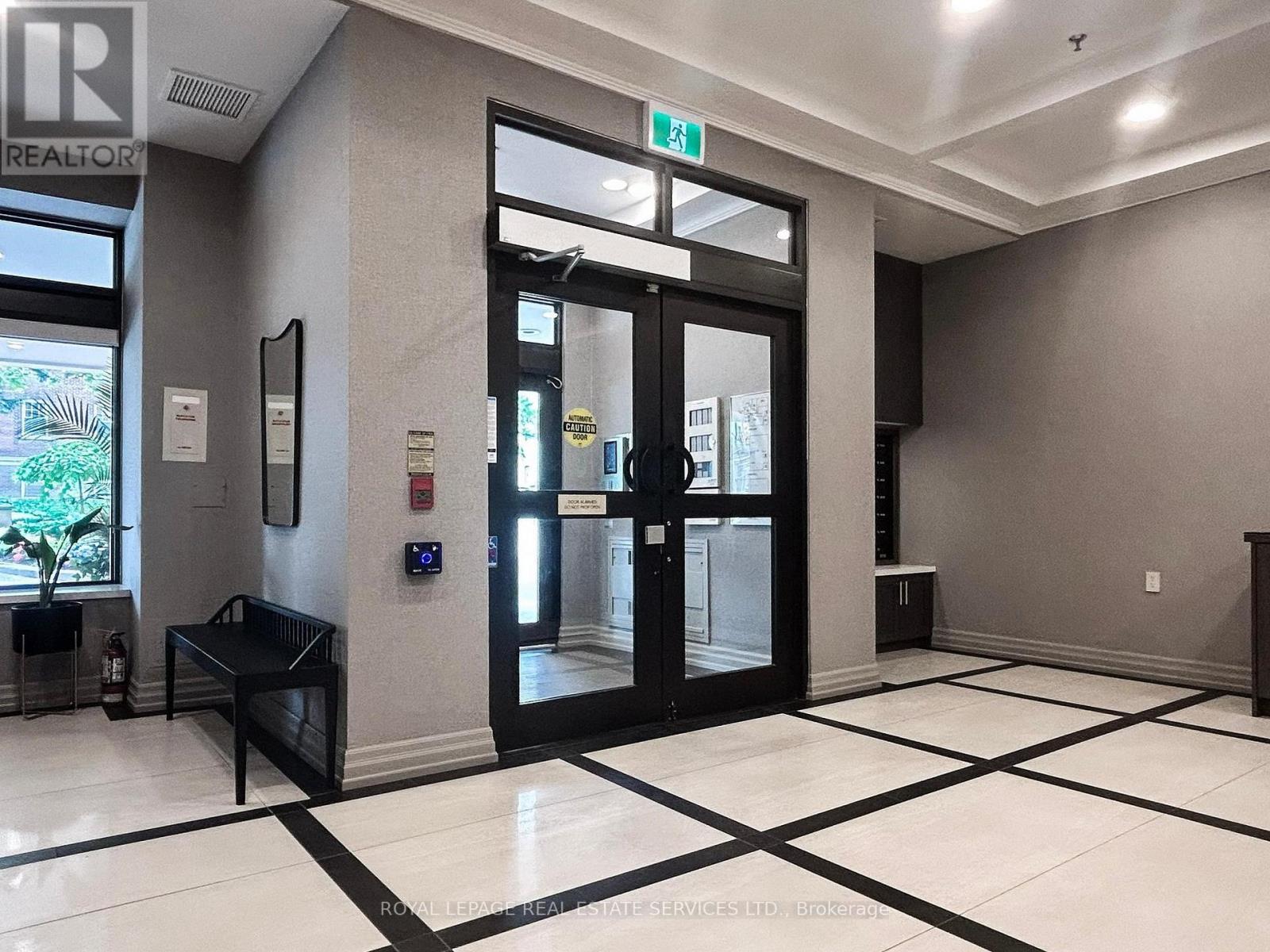 303 - 1 Deer Park Crescent, Toronto, Ontario  M4V 3C4 - Photo 4 - C12736110