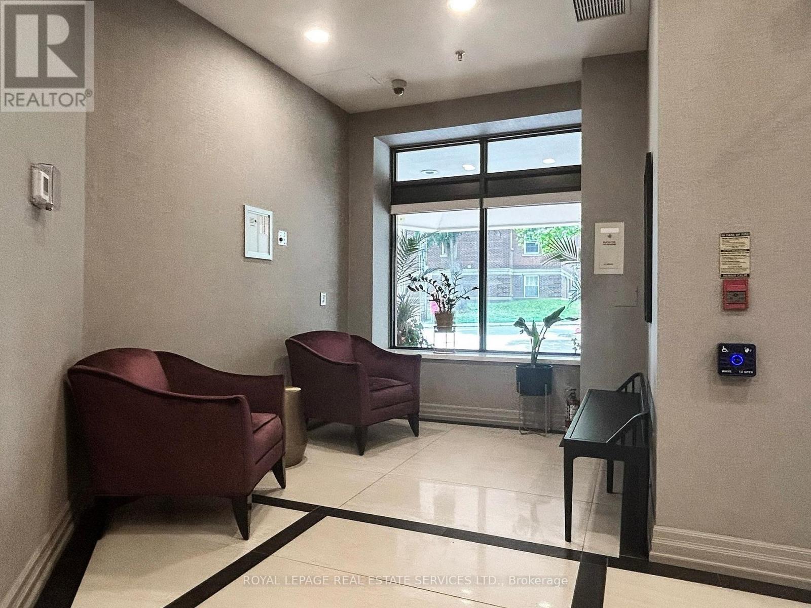 303 - 1 Deer Park Crescent, Toronto, Ontario  M4V 3C4 - Photo 5 - C12736110