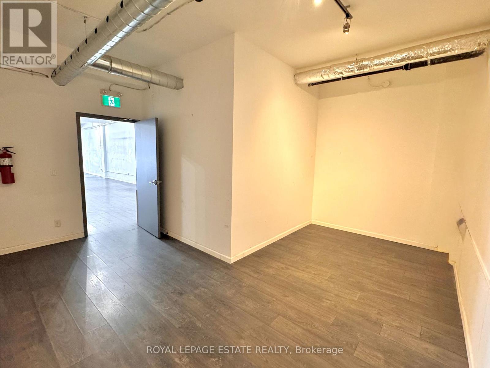 Main Floor - 1610 Gerrard Street E, Toronto, Ontario  M4L 2A5 - Photo 4 - E12736126