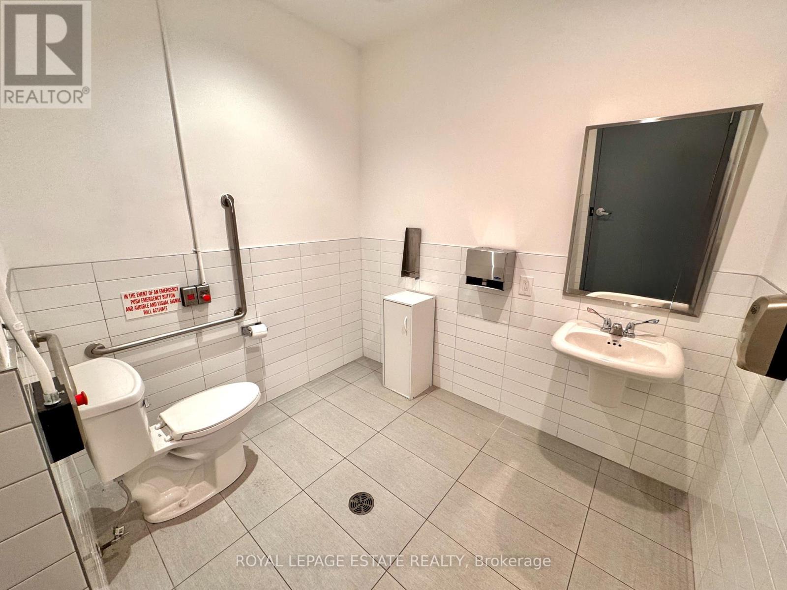 Main Floor - 1610 Gerrard Street E, Toronto, Ontario  M4L 2A5 - Photo 5 - E12736126