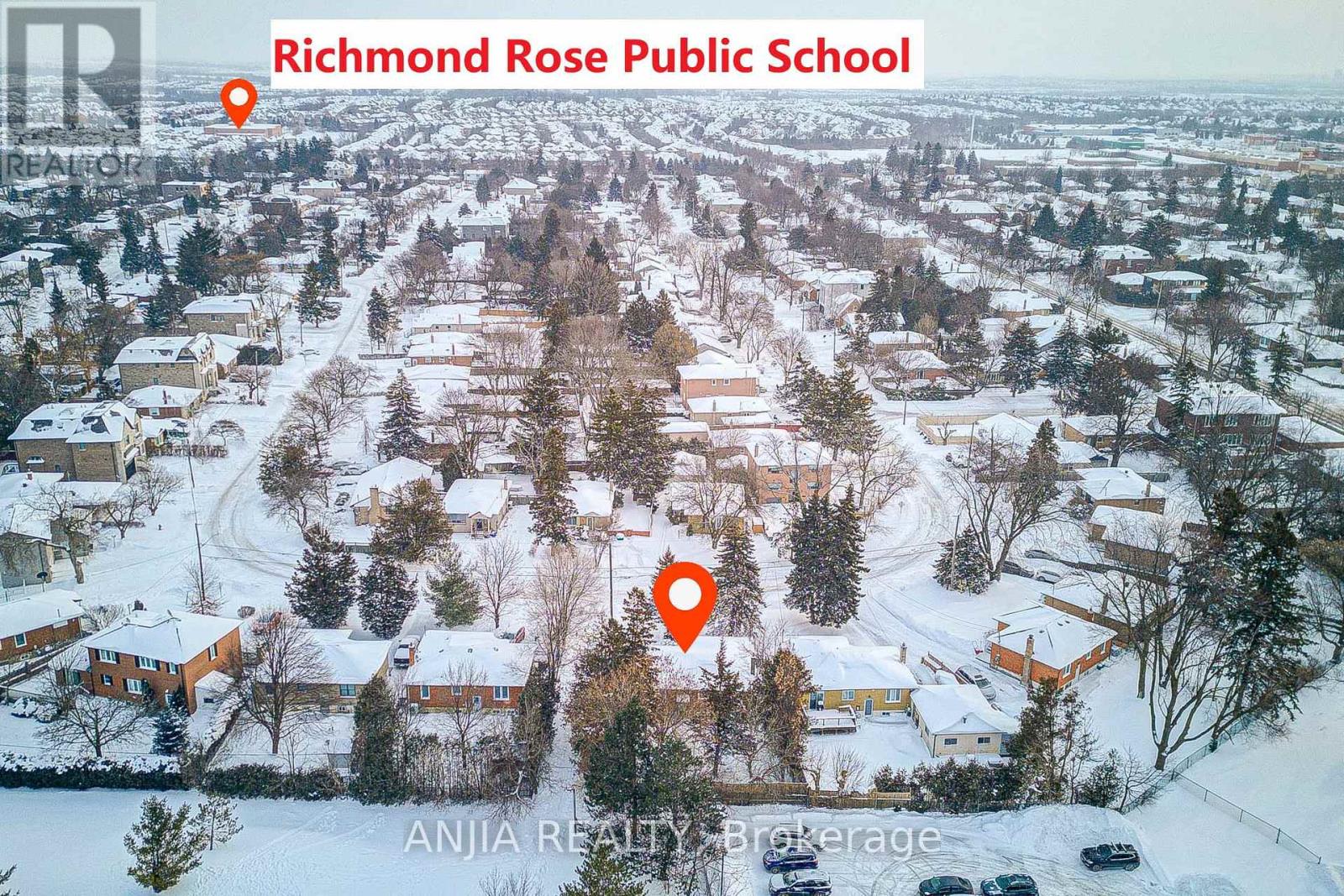 63 Rockport Crescent, Richmond Hill, Ontario  L4C 2L7 - Photo 2 - N12735482