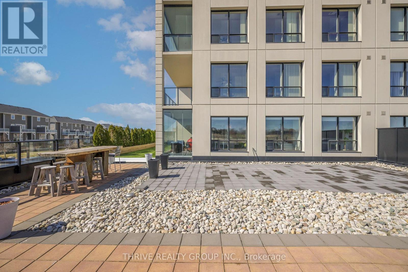 205 - 240 Villagewalk Boulevard, London North, Ontario  N6G 0P6 - Photo 3 - X12735472