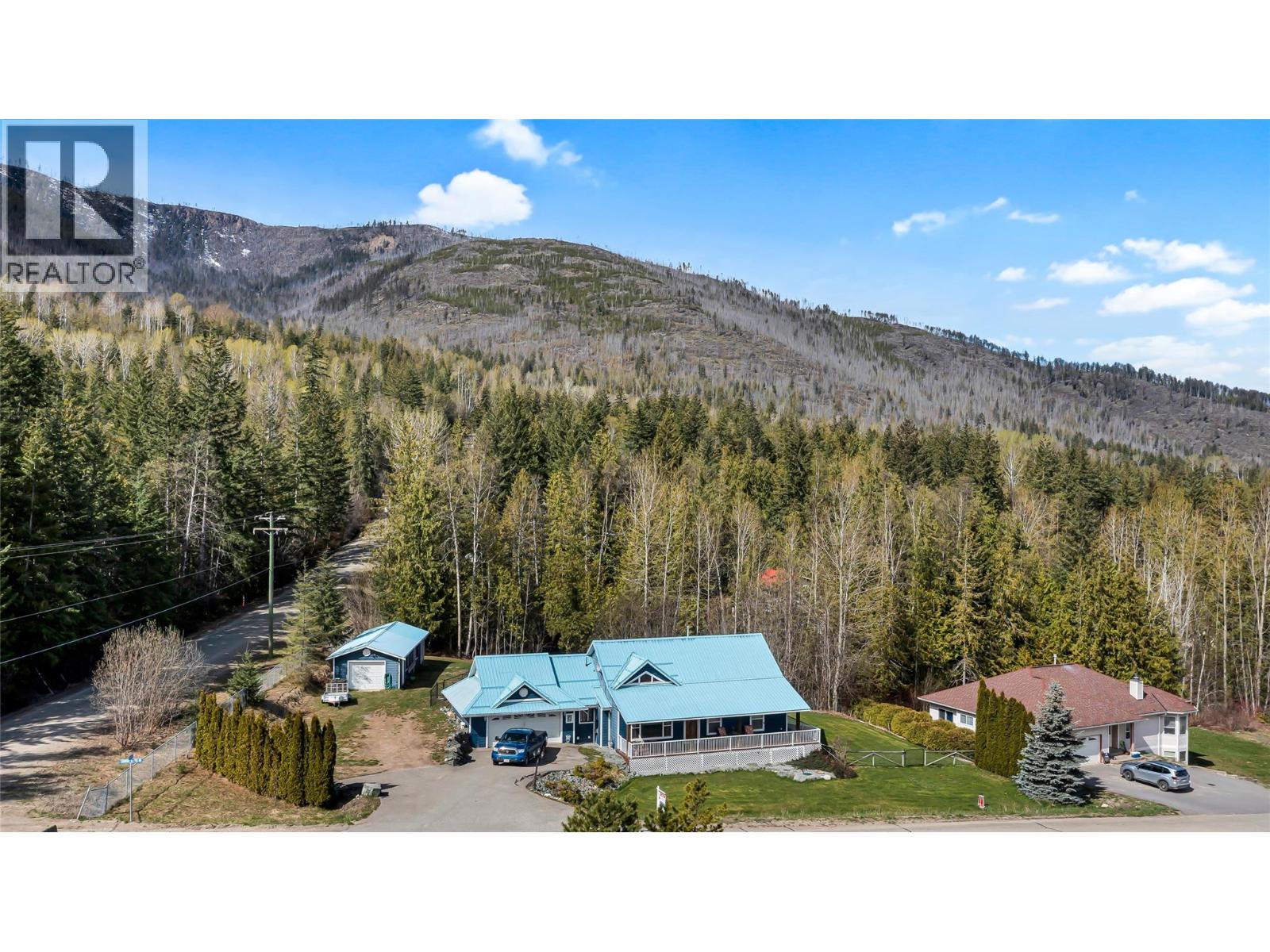 2104 Country Woods Road, Sorrento, British Columbia