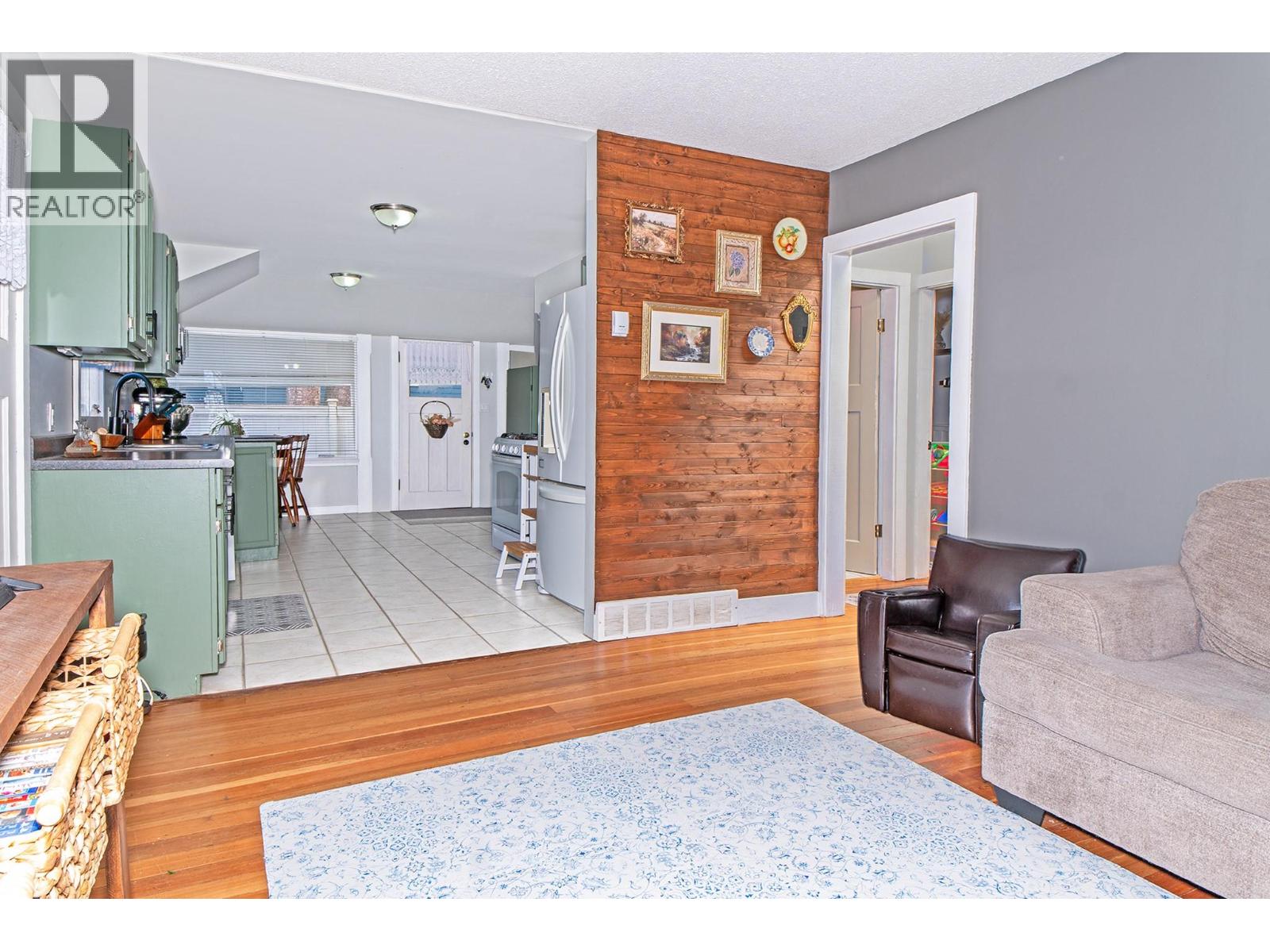 809 Scott Street, Creston, British Columbia  V0B 1G4 - Photo 3 - 10373854