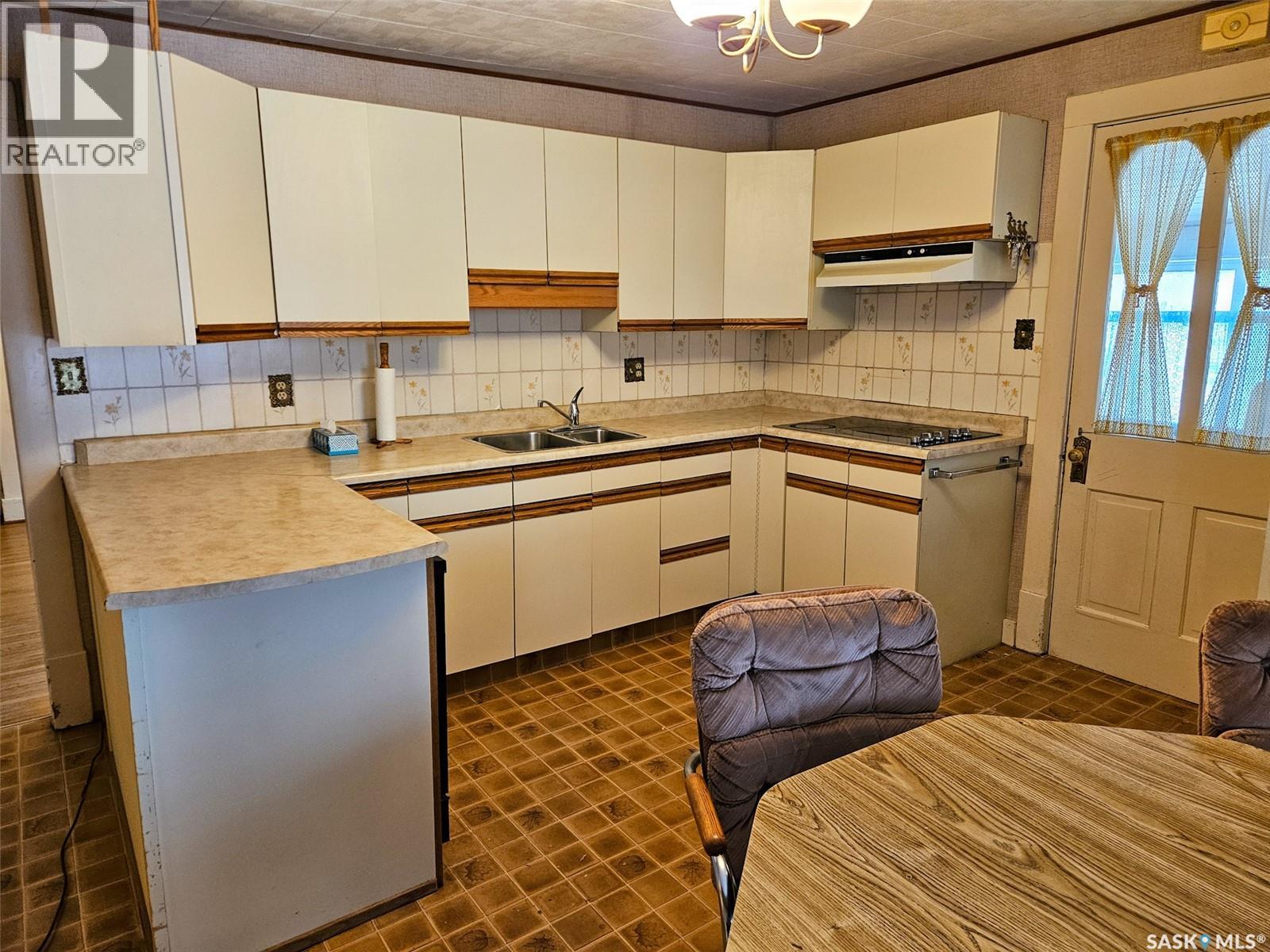 404 Brownlee Street, Herbert, Saskatchewan  S0H 2A0 - Photo 6 - SK027512