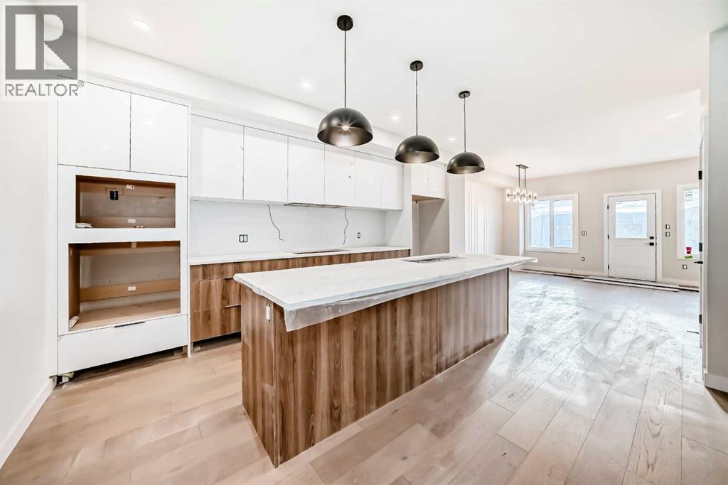 116 Heritage Manor, Cochrane, Alberta  T4C 0L3 - Photo 5 - A2273776