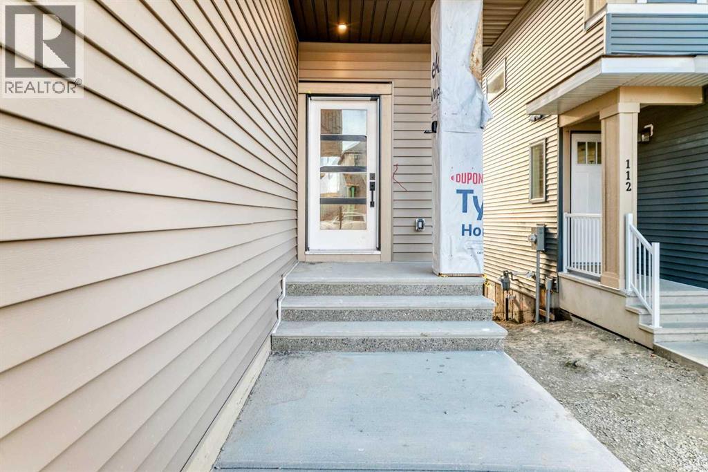 116 Heritage Manor, Cochrane, Alberta  T4C 0L3 - Photo 2 - A2273776