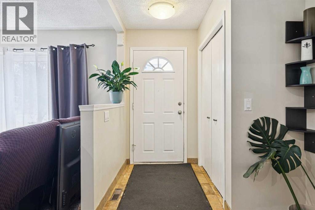 206 Cedarwood Park Sw, Calgary, Alberta  T2W 5T6 - Photo 2 - A2278494