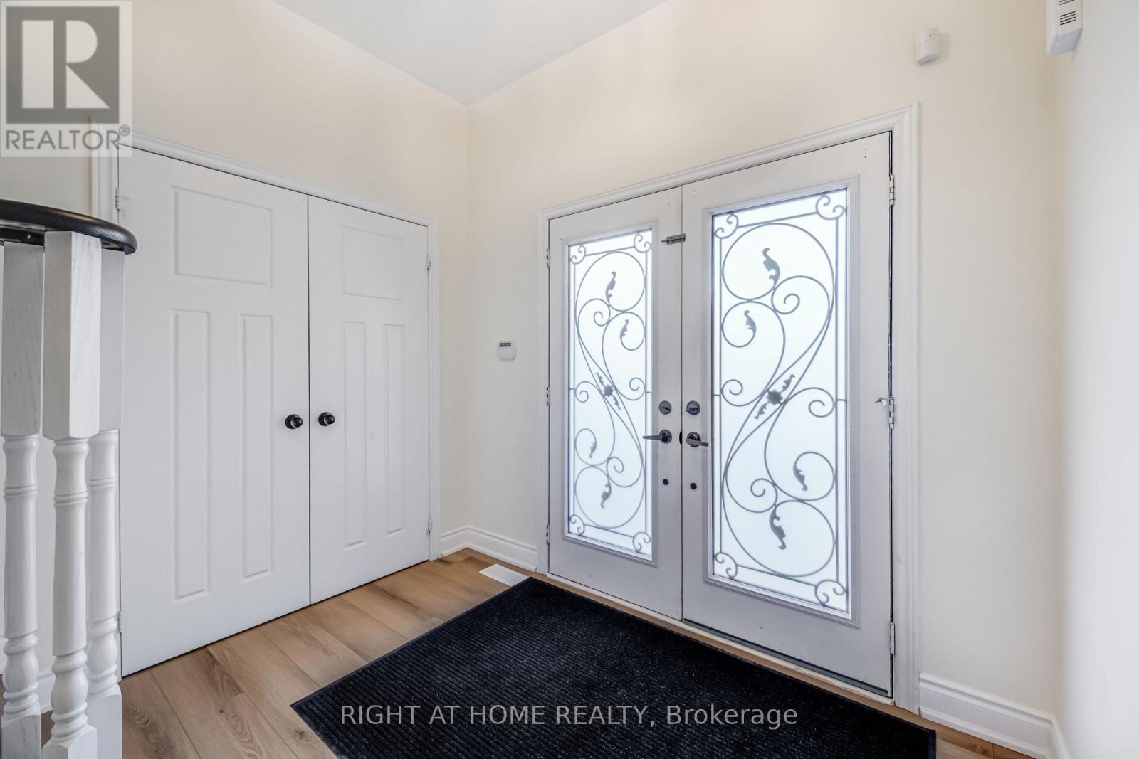 279 Eaton Street, Halton Hills, Ontario  L7G 6N8 - Photo 4 - W12736152