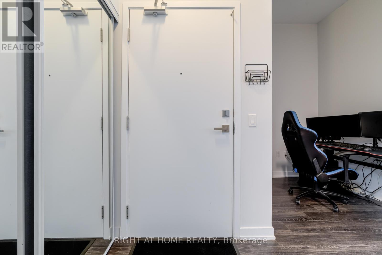 505 - 4085 Parkside Village Drive, Mississauga, Ontario  L5B 0K9 - Photo 3 - W12736158