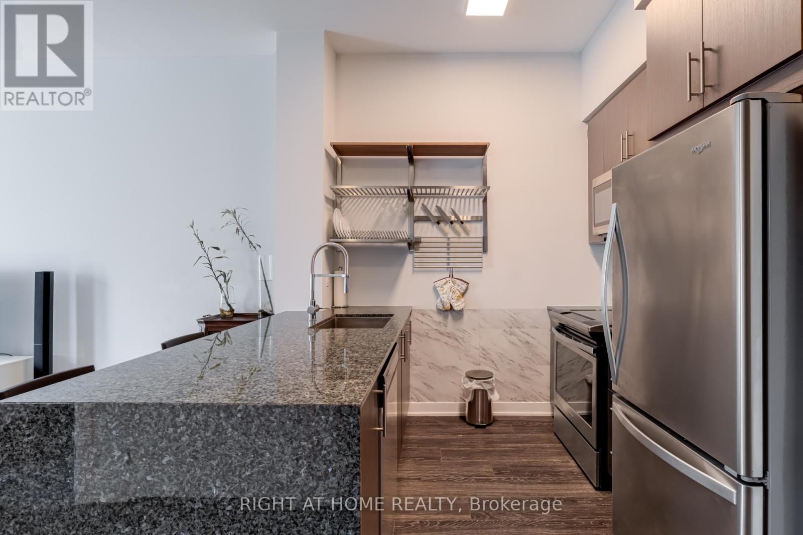 505 - 4085 Parkside Village Drive, Mississauga, Ontario  L5B 0K9 - Photo 5 - W12736158