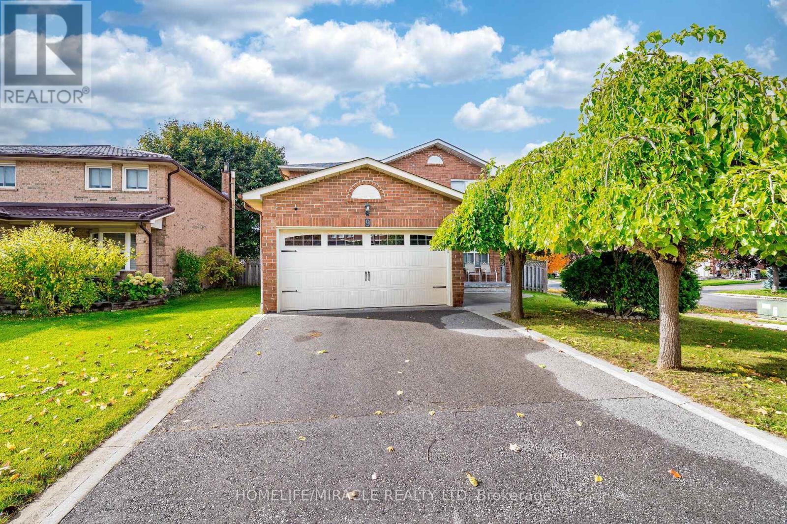 9 BALLYCASTLE CRESCENT, Brampton, Ontario