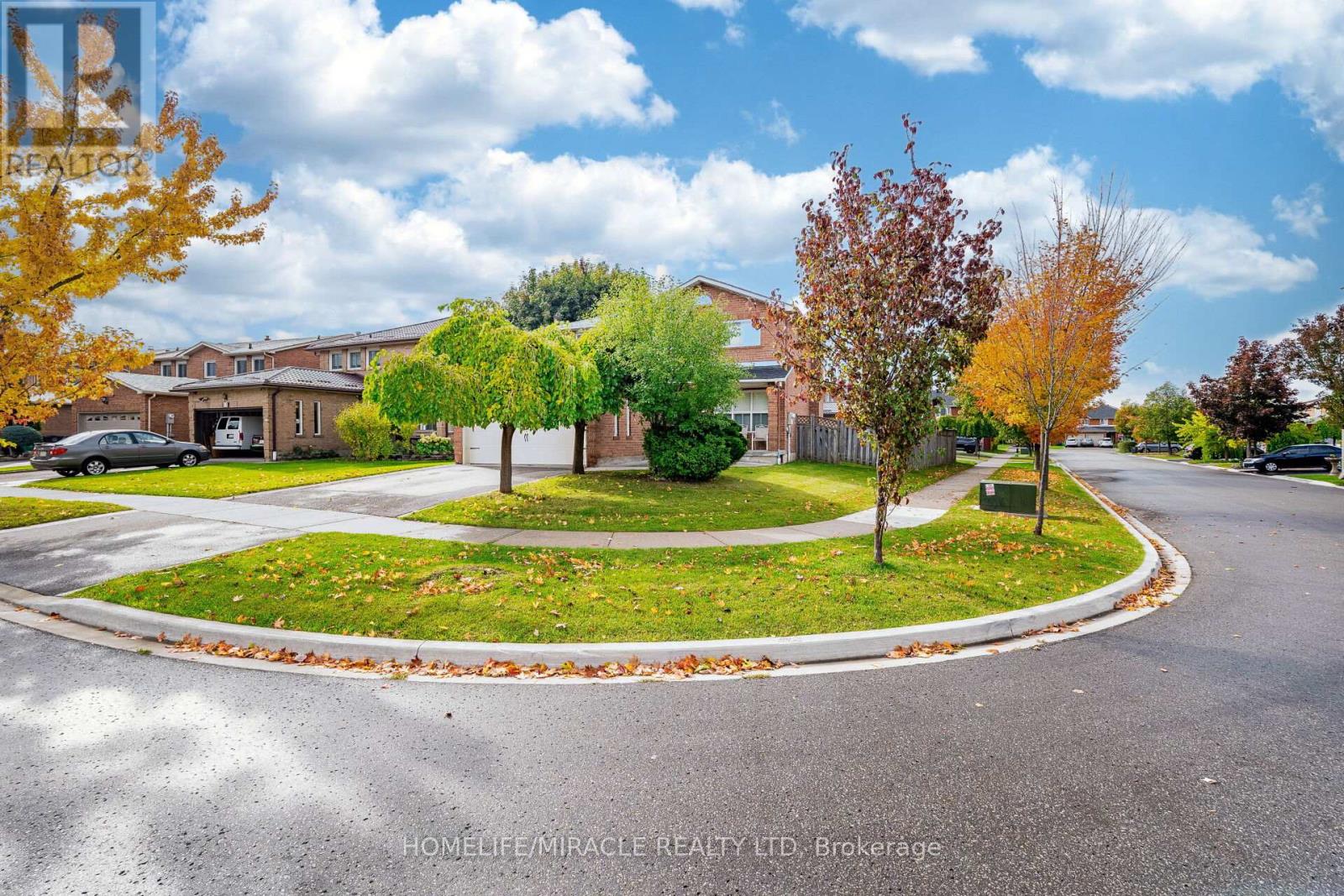 9 Ballycastle Crescent, Brampton, Ontario  L6Z 2V6 - Photo 2 - W12736164