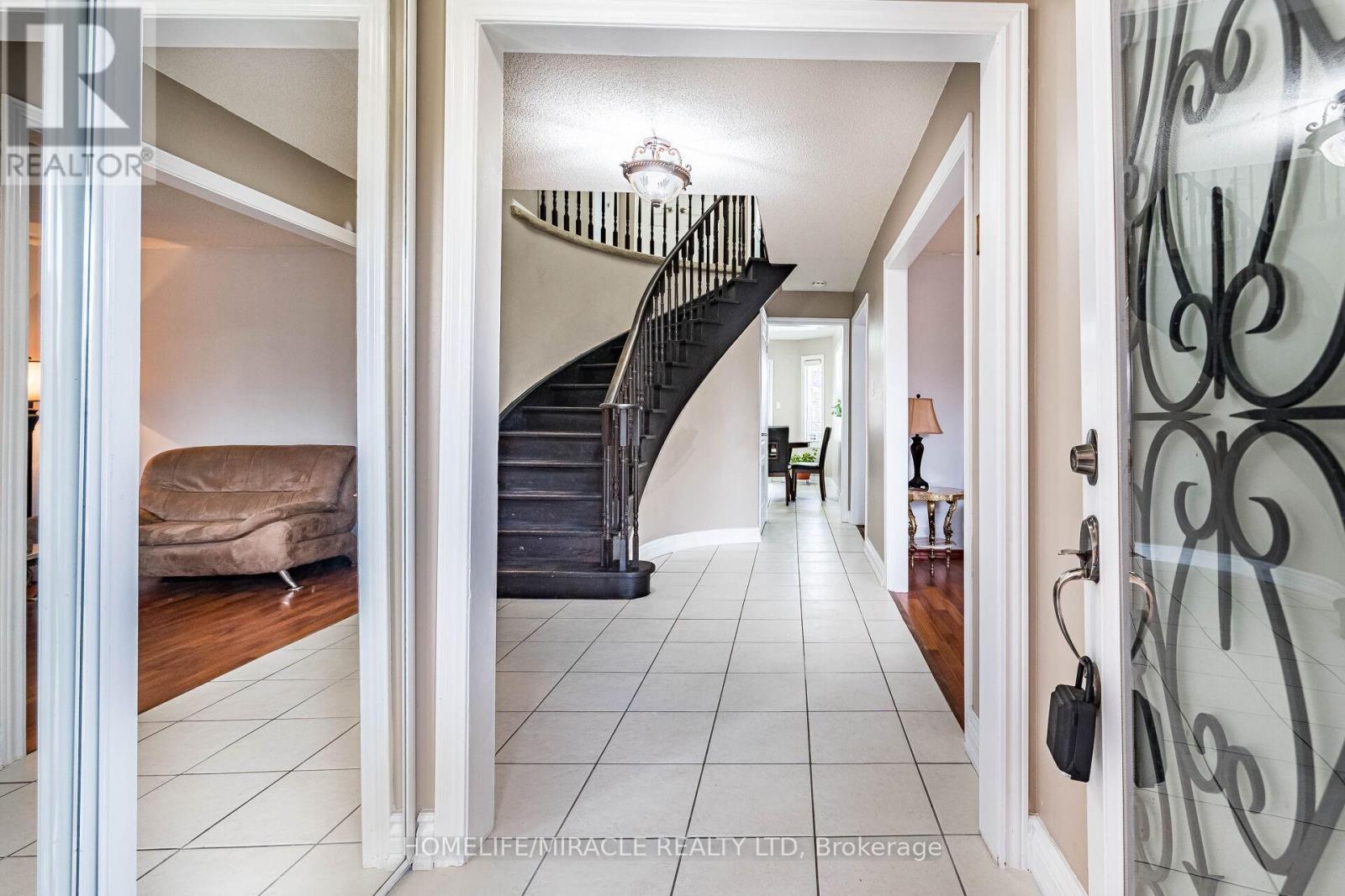 9 Ballycastle Crescent, Brampton, Ontario  L6Z 2V6 - Photo 6 - W12736164