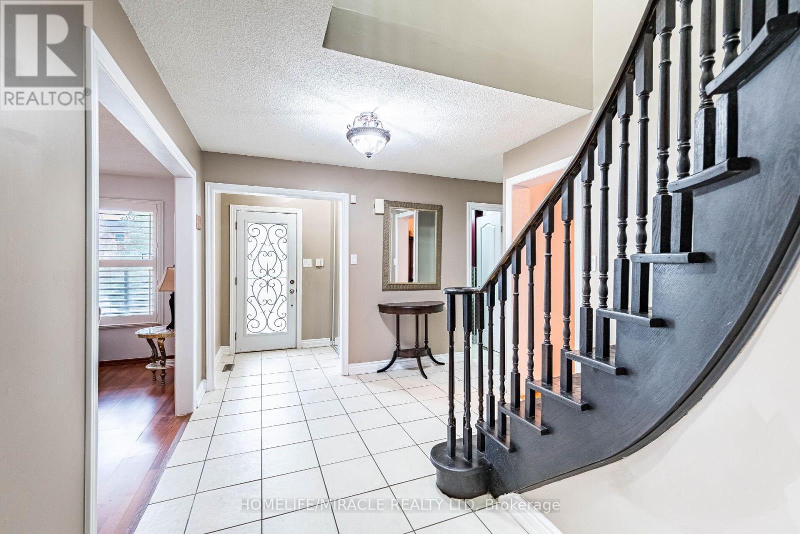 9 Ballycastle Crescent, Brampton, Ontario  L6Z 2V6 - Photo 7 - W12736164