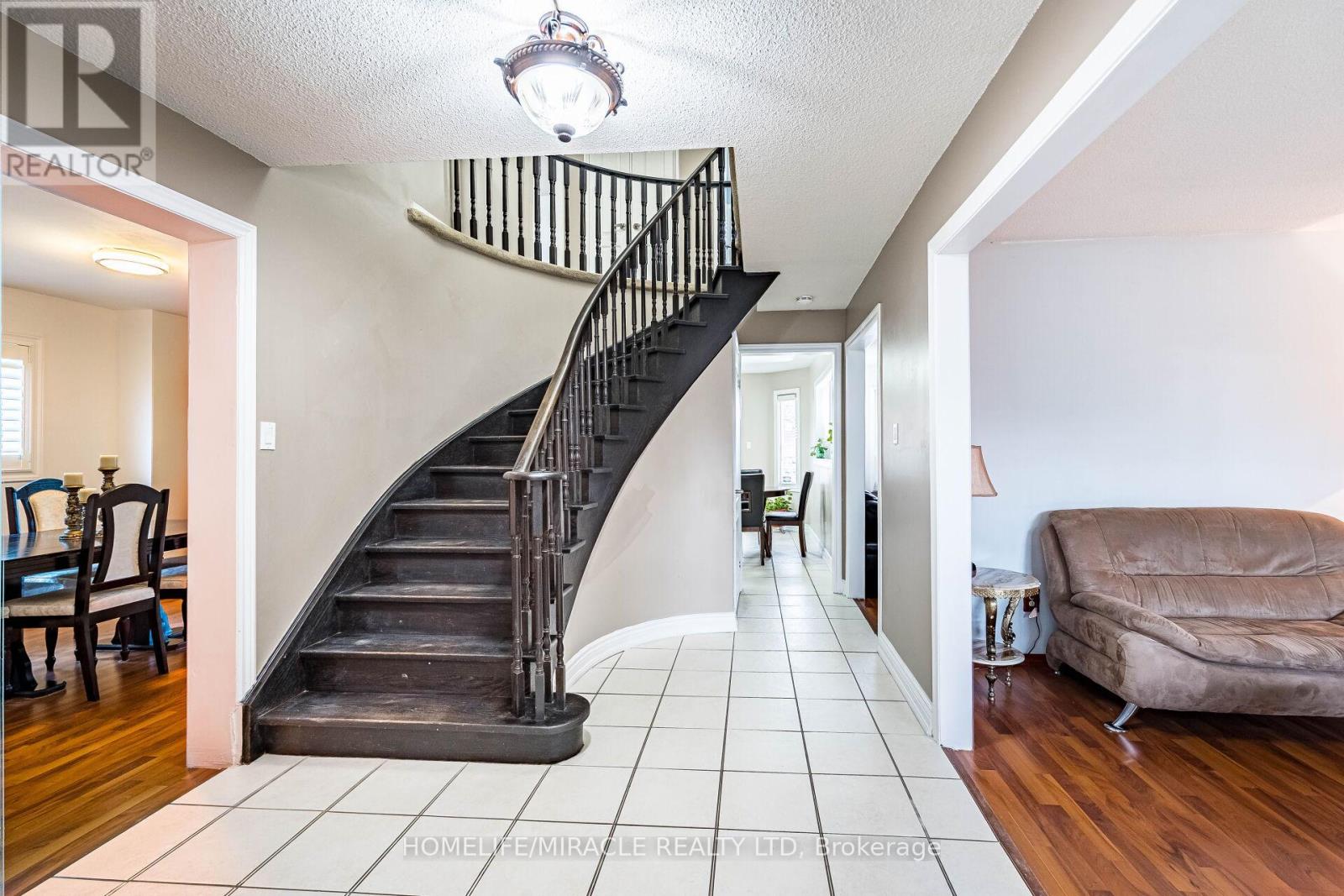 9 Ballycastle Crescent, Brampton, Ontario  L6Z 2V6 - Photo 8 - W12736164