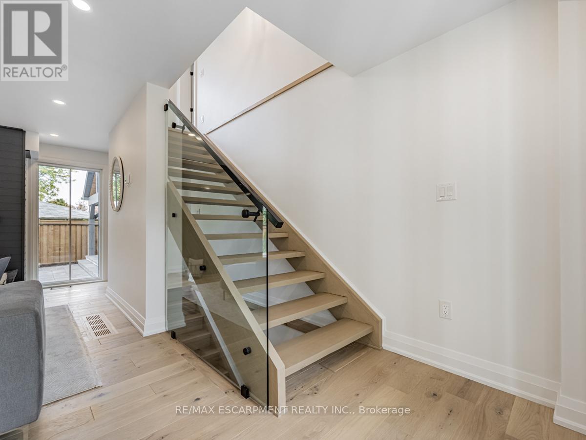 2212 Urwin Crescent, Oakville, Ontario  L6L 2T2 - Photo 16 - W12736180