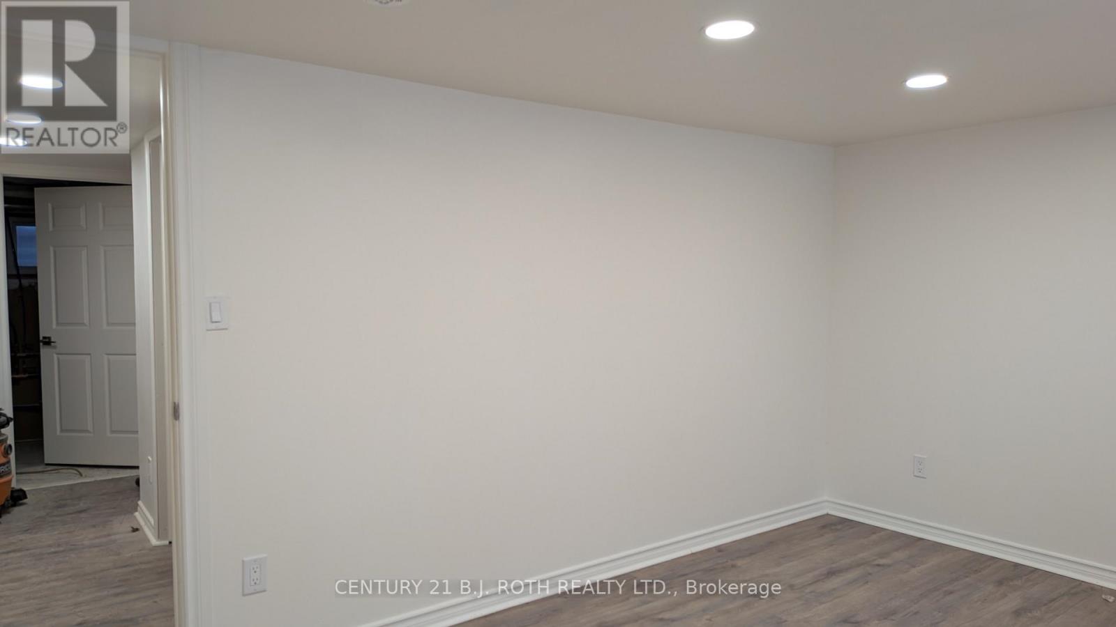 B - 20 Meadowland Avenue, Barrie (Allandale Heights), Ontario  L4N 2Y4 - Photo 14 - S12645326