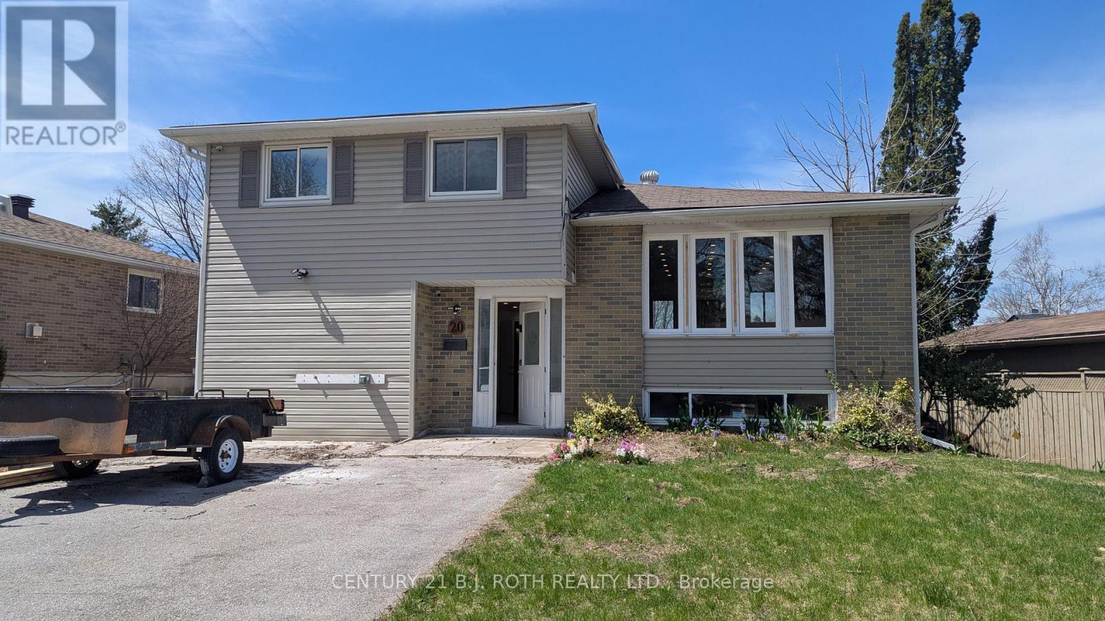 B - 20 Meadowland Avenue, Barrie (Allandale Heights), Ontario  L4N 2Y4 - Photo 2 - S12645326