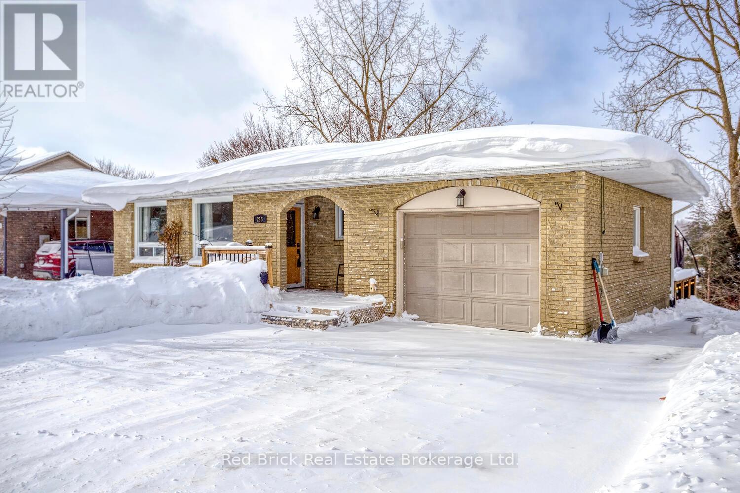 235 Wellington Street, Centre Wellington, Ontario  N1M 3E1 - Photo 2 - X12736264