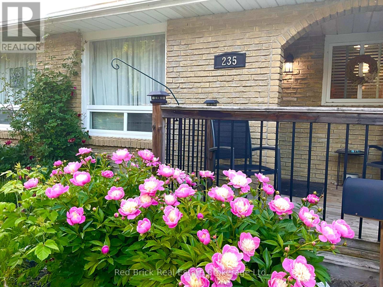 235 Wellington Street, Centre Wellington, Ontario  N1M 3E1 - Photo 4 - X12736264