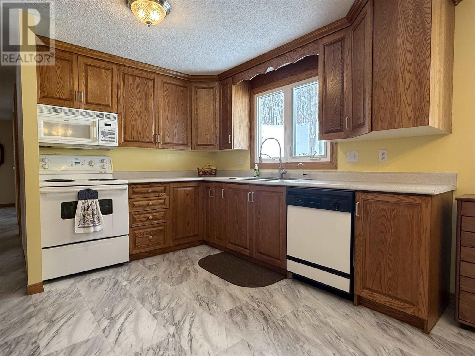 30 Axmith Ave, Elliot Lake, Ontario  P5A 1B7 - Photo 20 - SM260186