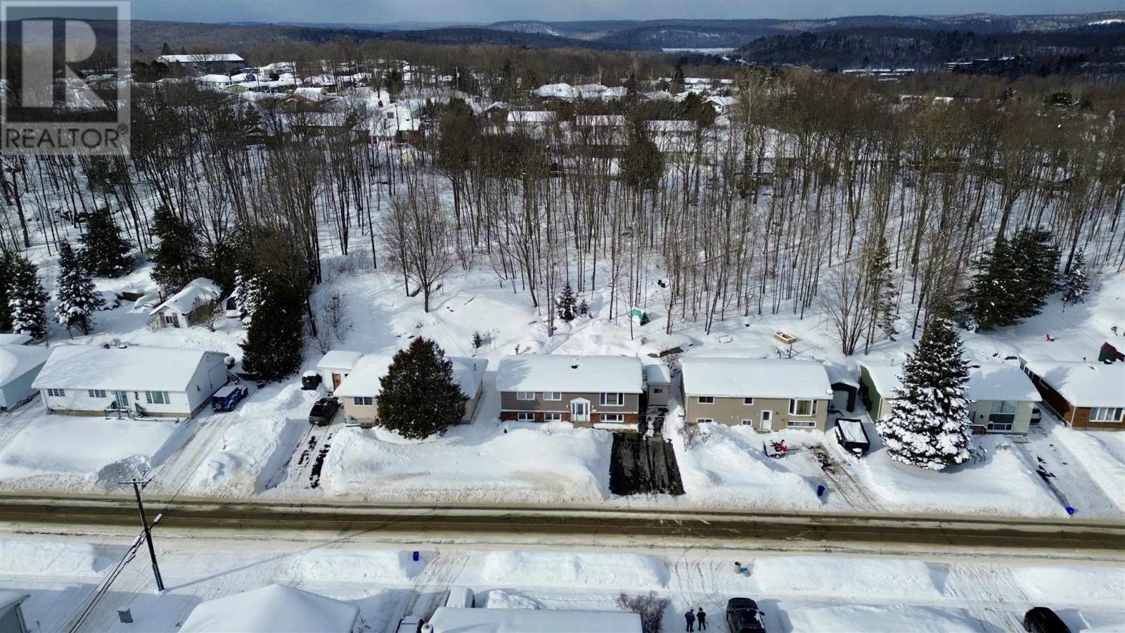 30 Axmith Ave, Elliot Lake, Ontario  P5A 1B7 - Photo 4 - SM260186