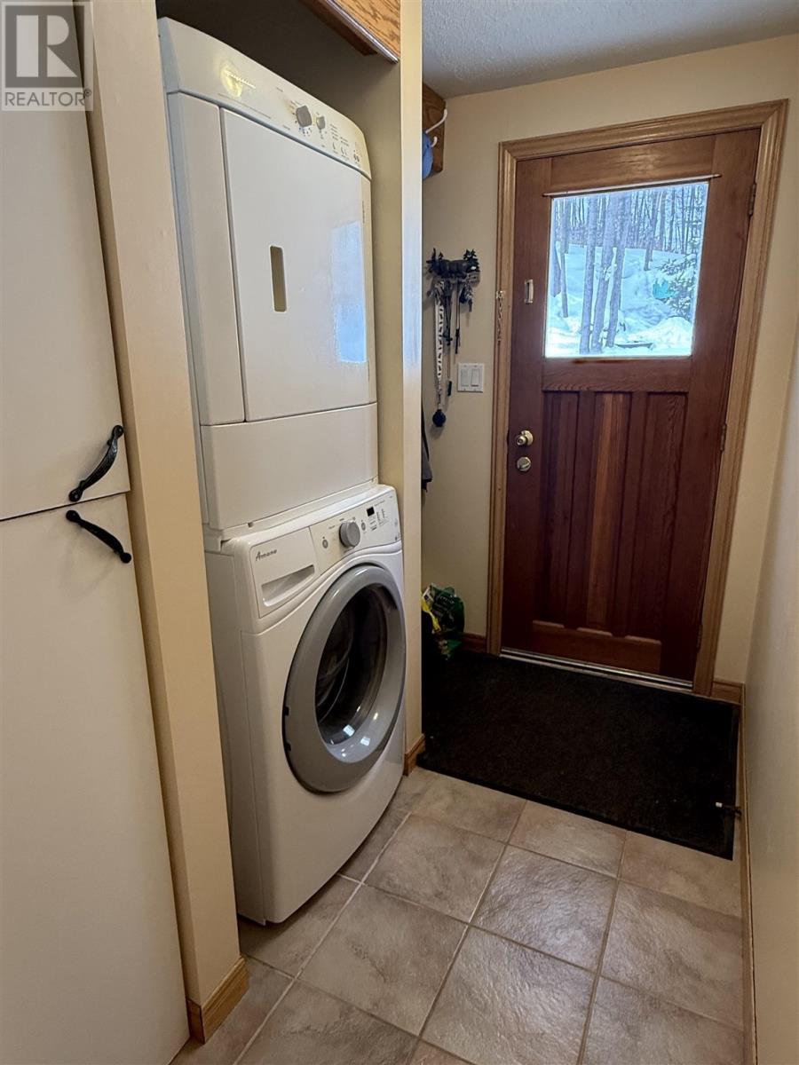 30 Axmith Ave, Elliot Lake, Ontario  P5A 1B7 - Photo 24 - SM260186