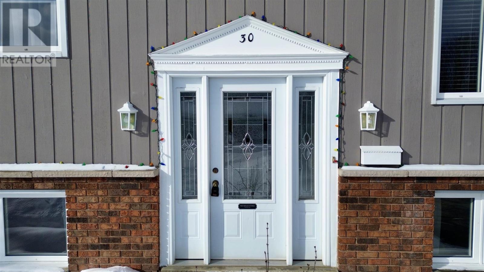 30 Axmith Ave, Elliot Lake, Ontario  P5A 1B7 - Photo 3 - SM260186