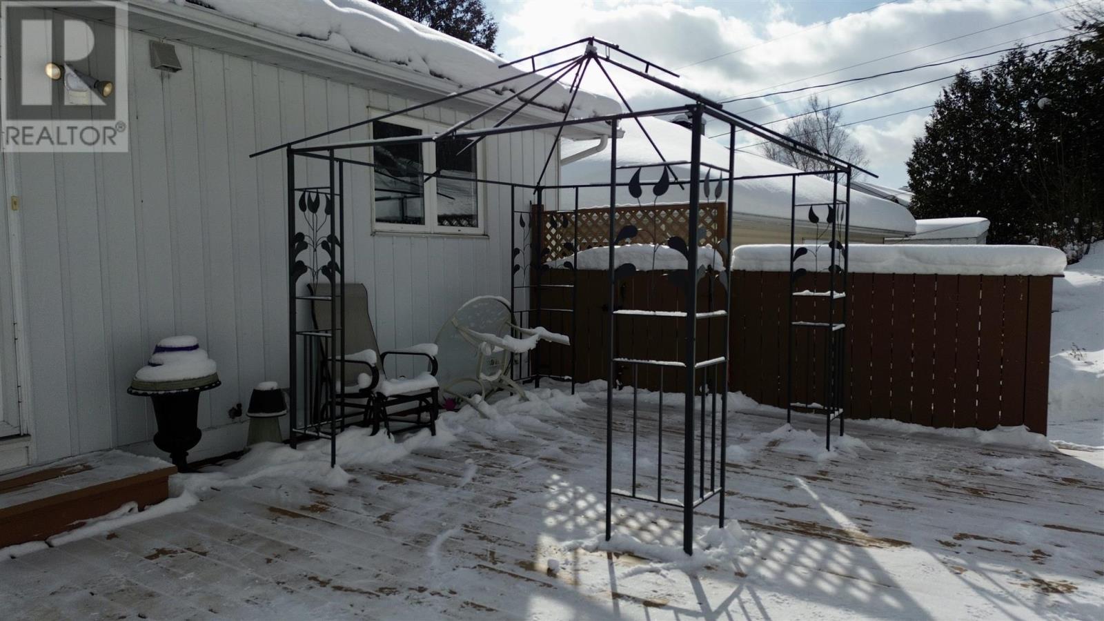 30 Axmith Ave, Elliot Lake, Ontario  P5A 1B7 - Photo 6 - SM260186