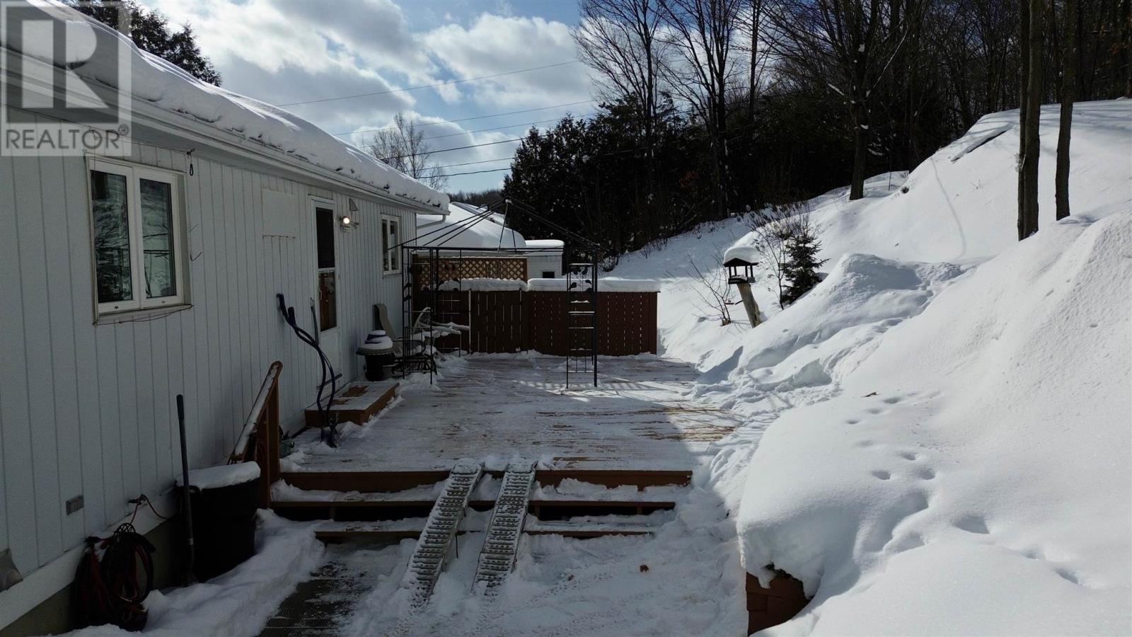 30 Axmith Ave, Elliot Lake, Ontario  P5A 1B7 - Photo 8 - SM260186