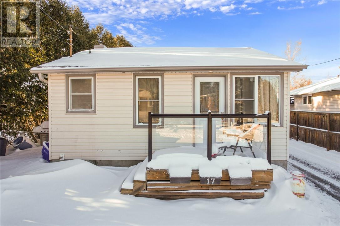 17 Clairmont Street, Sudbury, Ontario  P3B 3S4 - Photo 2 - 2126253