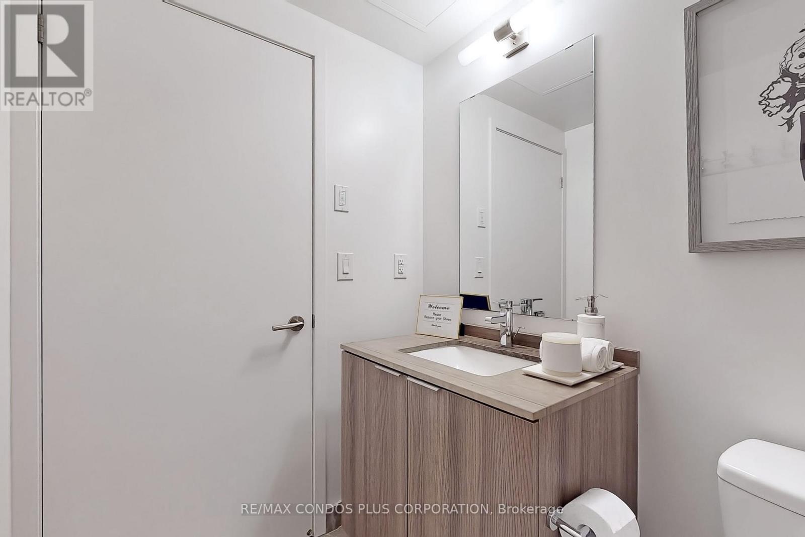 5406 - 11 Wellesley Street W, Toronto, Ontario  M4Y 0G4 - Photo 23 - C12701240