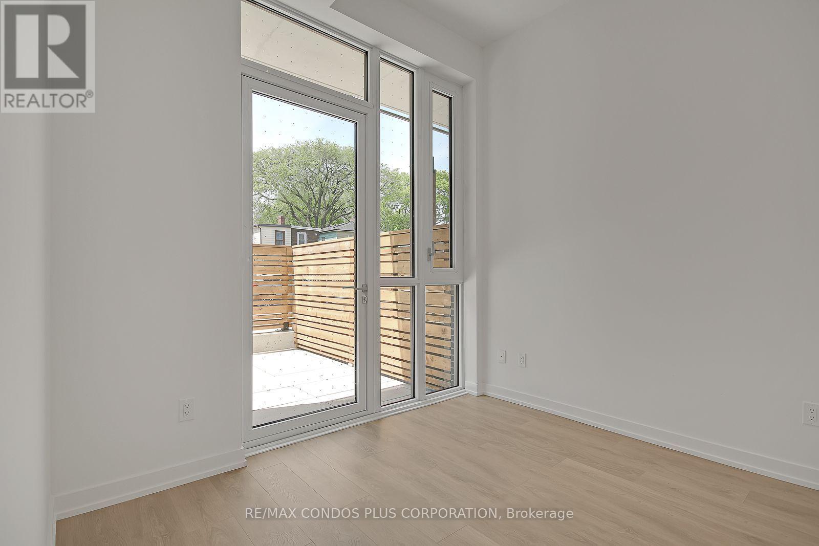 121 - 150 Logan Avenue, Toronto, Ontario  M4M 0E4 - Photo 2 - E12628516