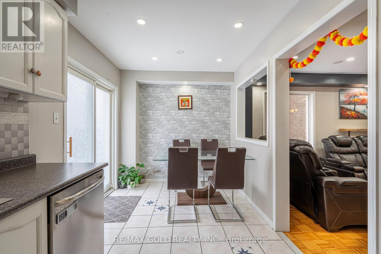 28 Earth Star Trail, Brampton, Ontario  L6R 2P3 - Photo 13 - W12733548