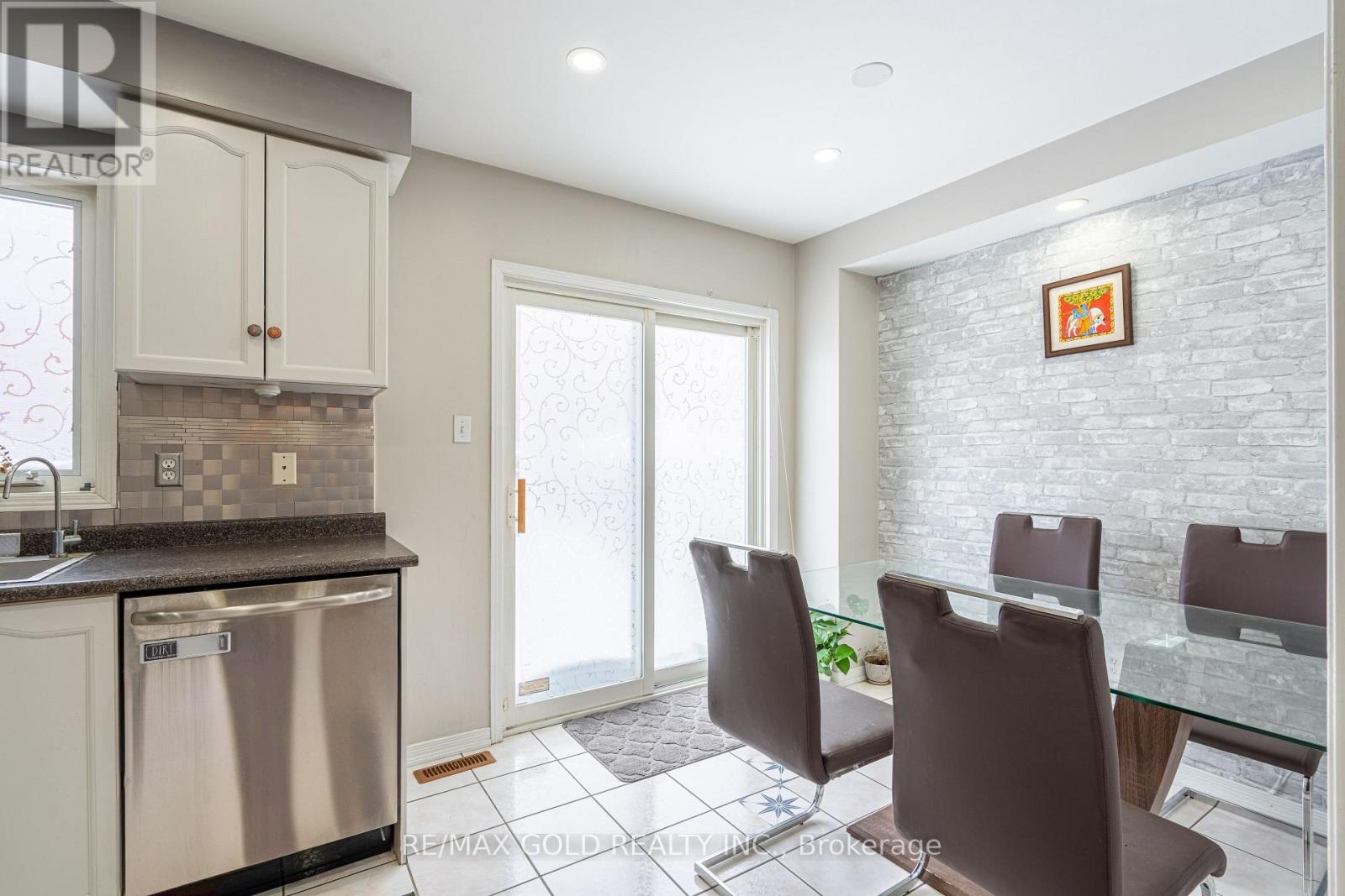 28 Earth Star Trail, Brampton, Ontario  L6R 2P3 - Photo 15 - W12733548