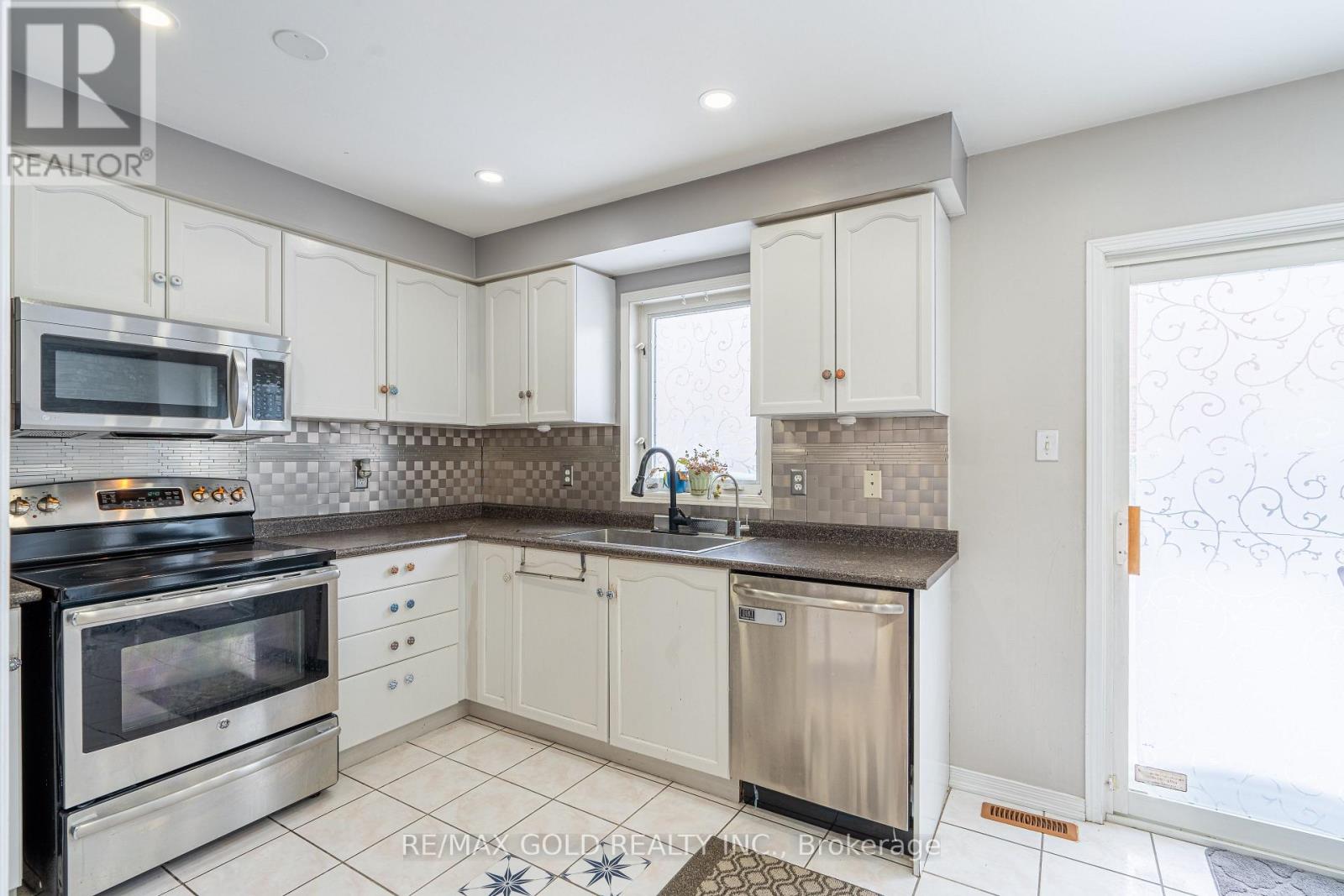 28 Earth Star Trail, Brampton, Ontario  L6R 2P3 - Photo 10 - W12733548