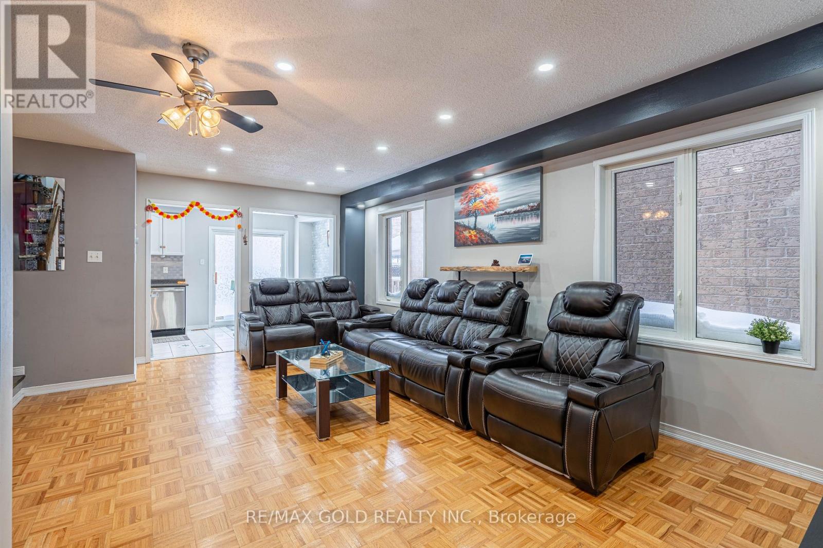 28 Earth Star Trail, Brampton, Ontario  L6R 2P3 - Photo 5 - W12733548