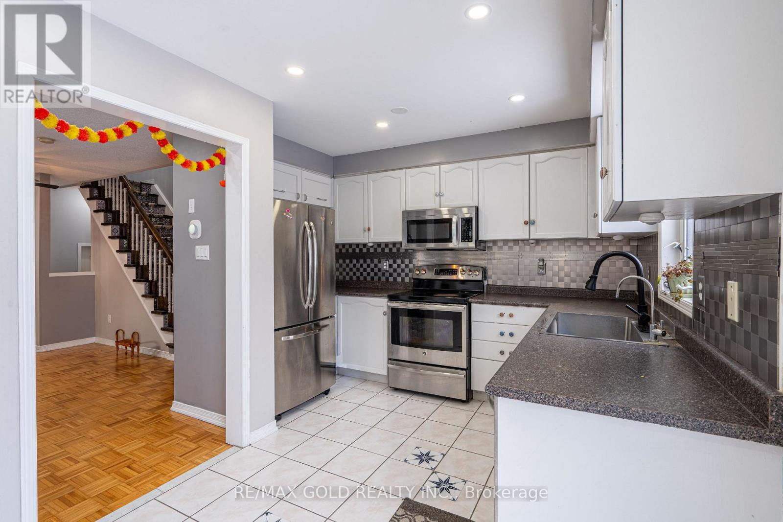 28 Earth Star Trail, Brampton, Ontario  L6R 2P3 - Photo 12 - W12733548