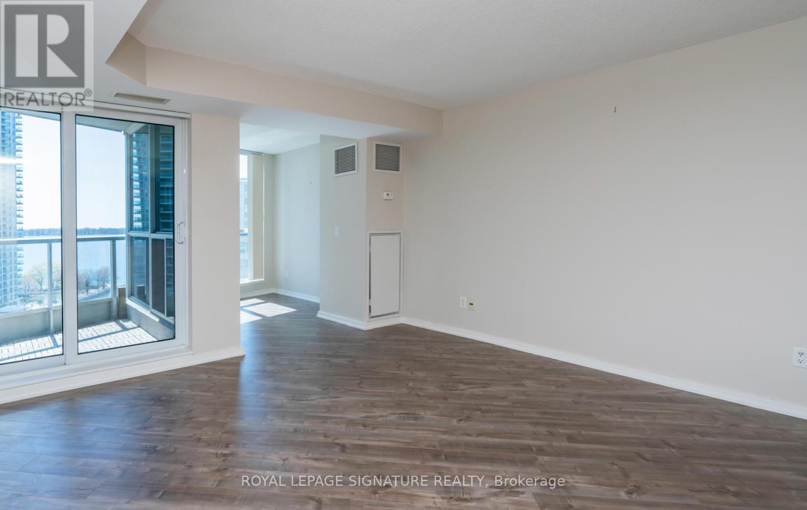 1103 - 208 Queens Quay W, Toronto, Ontario  M5J 2Y5 - Photo 2 - C12736268