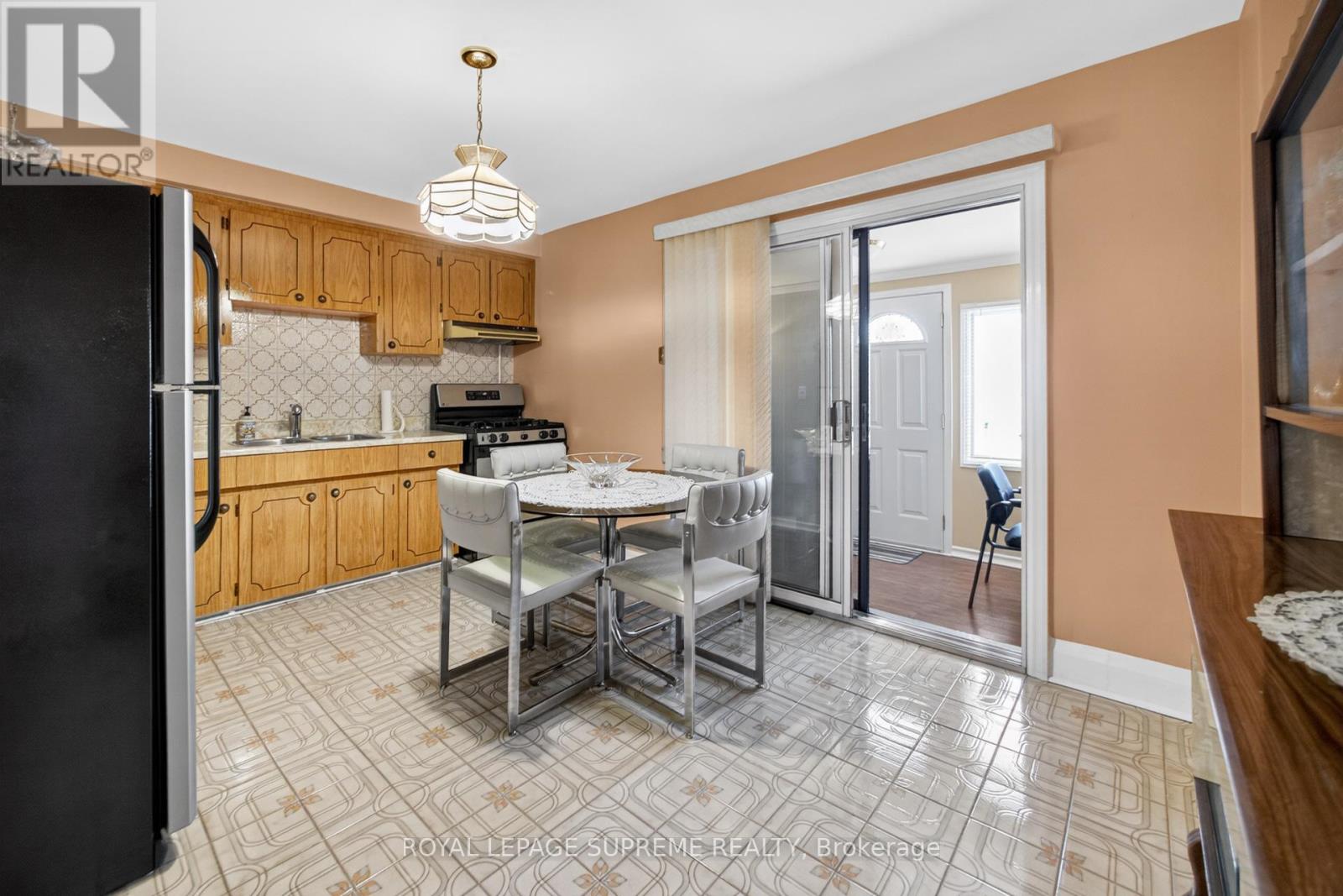 93 Marchmount Road, Toronto, Ontario  M6G 2B2 - Photo 14 - C12736274