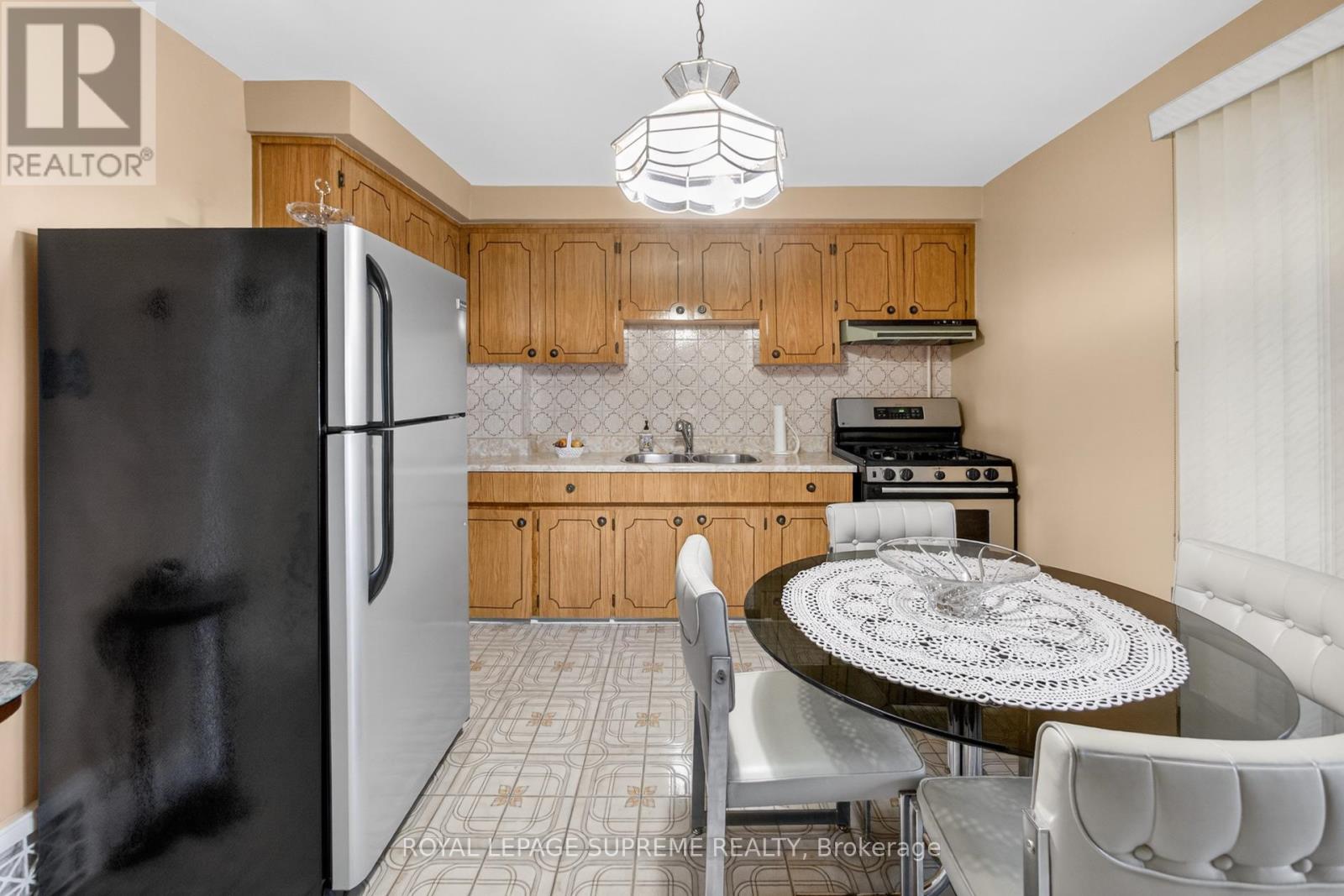 93 Marchmount Road, Toronto, Ontario  M6G 2B2 - Photo 16 - C12736274