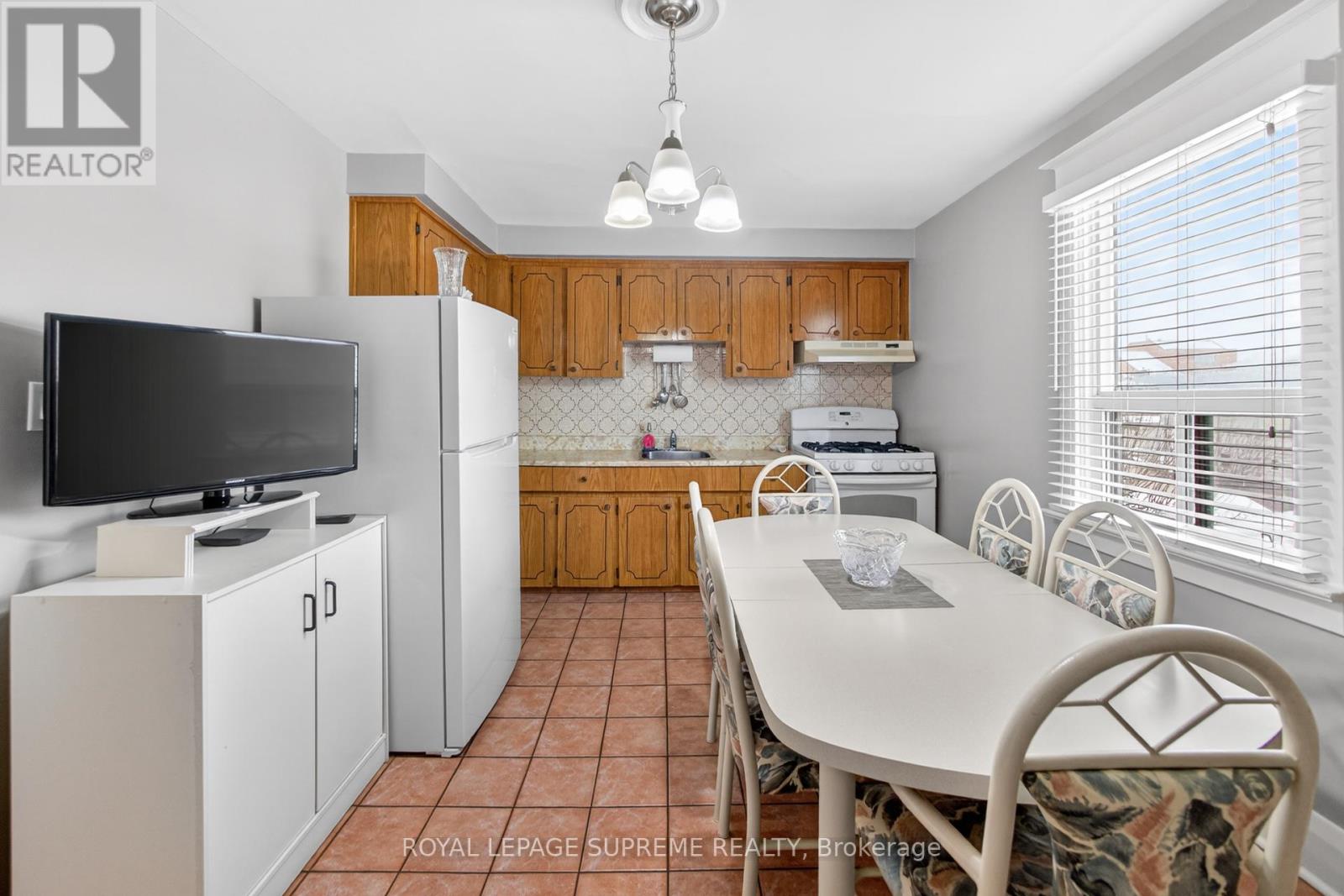 93 Marchmount Road, Toronto, Ontario  M6G 2B2 - Photo 34 - C12736274