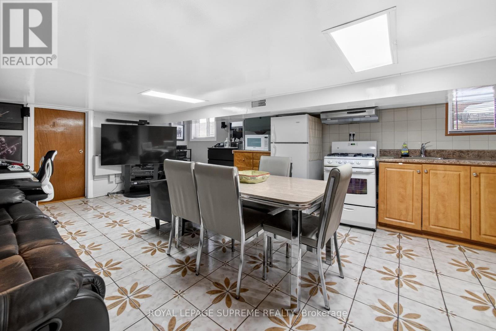 93 Marchmount Road, Toronto, Ontario  M6G 2B2 - Photo 38 - C12736274