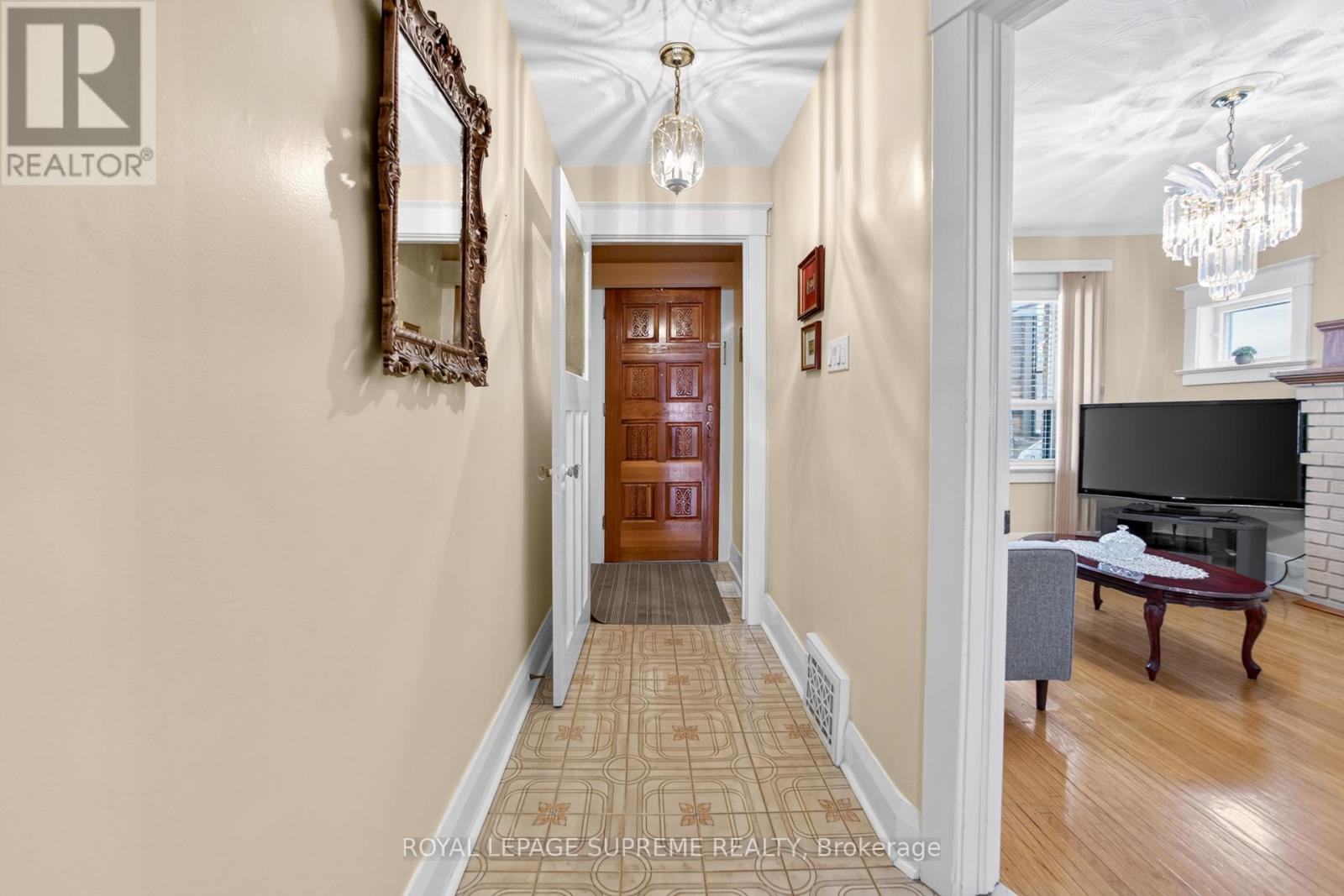 93 Marchmount Road, Toronto, Ontario  M6G 2B2 - Photo 6 - C12736274