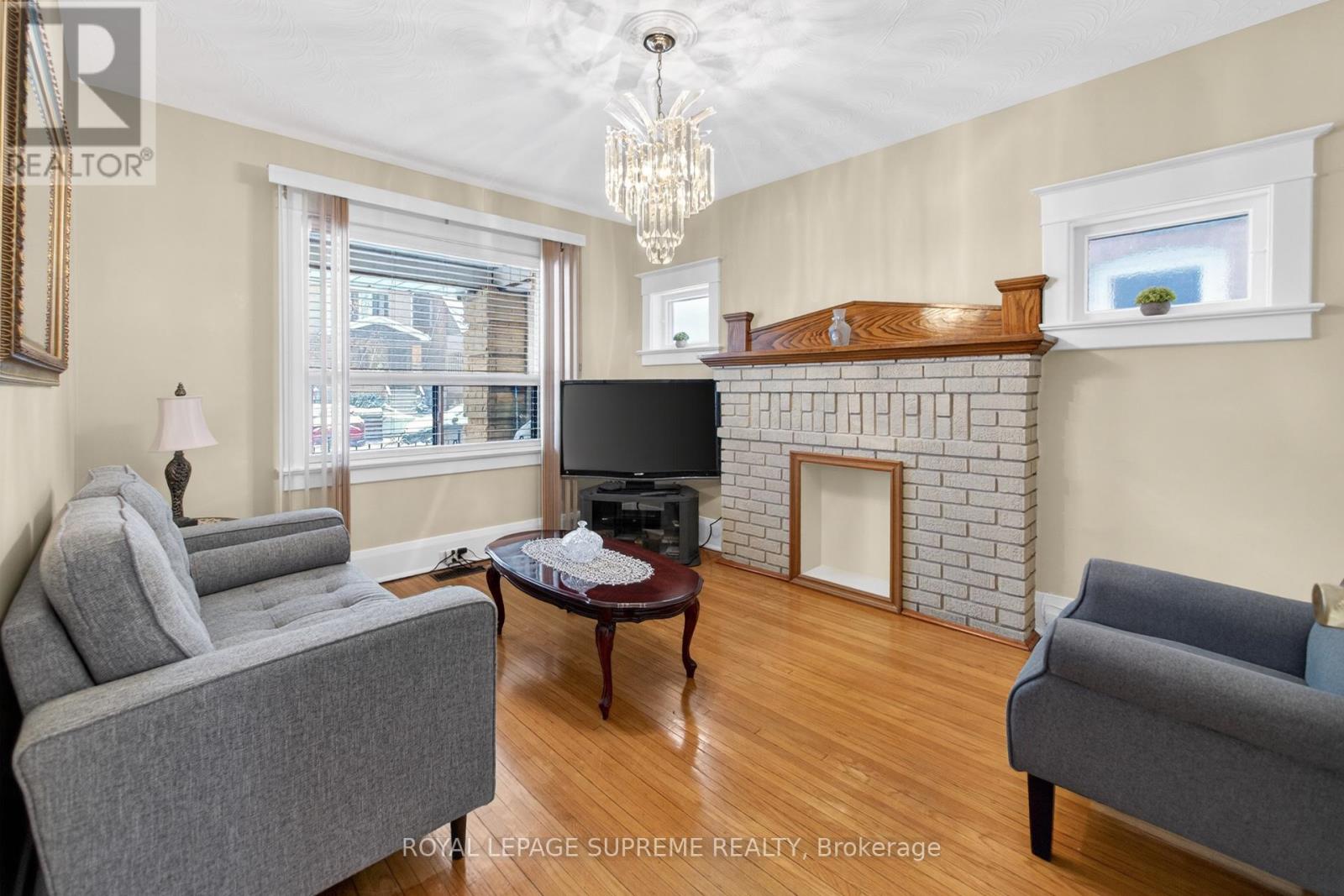 93 Marchmount Road, Toronto, Ontario  M6G 2B2 - Photo 8 - C12736274